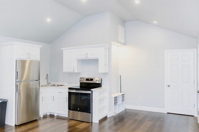 Building Photo - 2 Lula Dr