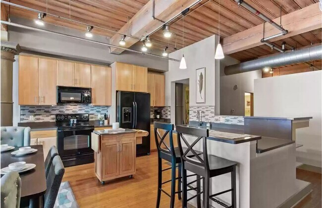 Building Photo - Fully Furnished - Stylish with Incredible ...