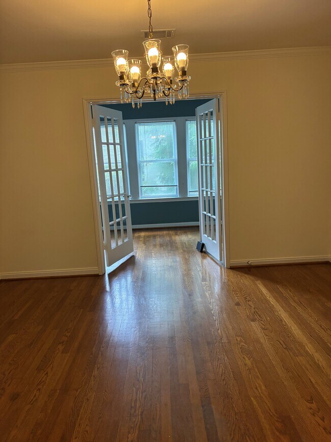 Foto del edificio - 2349 Wroxton Rd