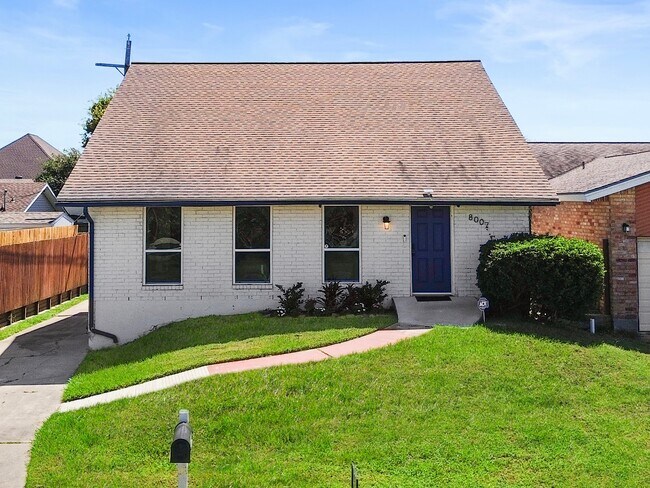 Foto del edificio - 8007 Beluche Dr