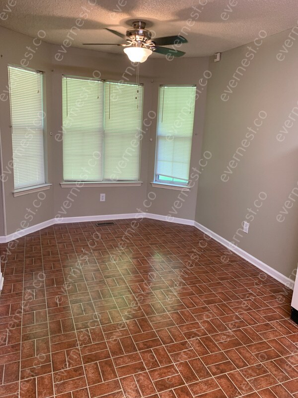 Building Photo - 4911 Hunter Village Dr