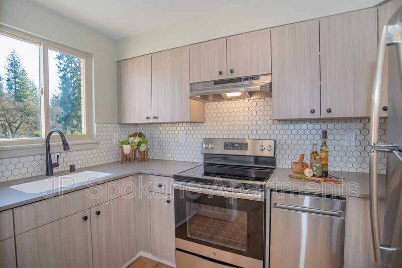 Foto principal - 211 S Poplar St
