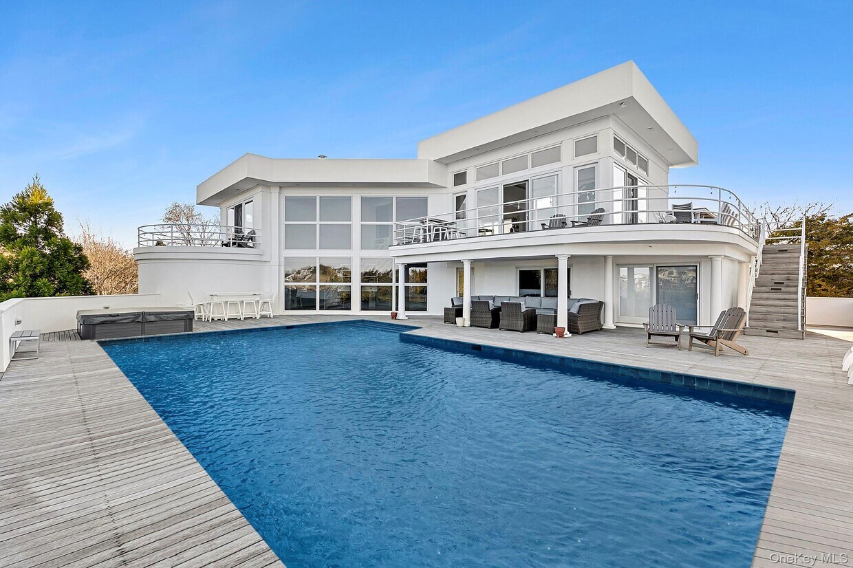 Primary Photo - 3 Old Meadow Bend