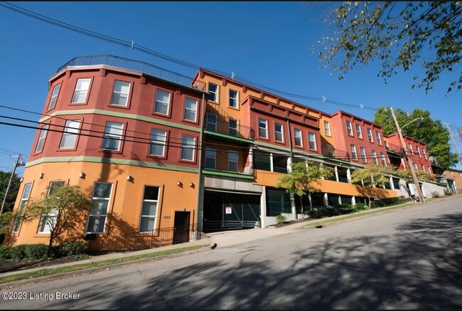 Building Photo - 2411 Brownsboro Rd