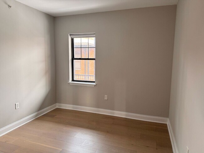 Building Photo - 52 Imlay St