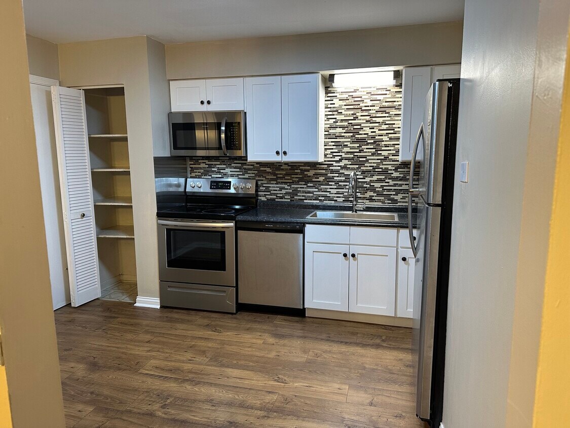 Foto principal - 2327 Ogden Ave