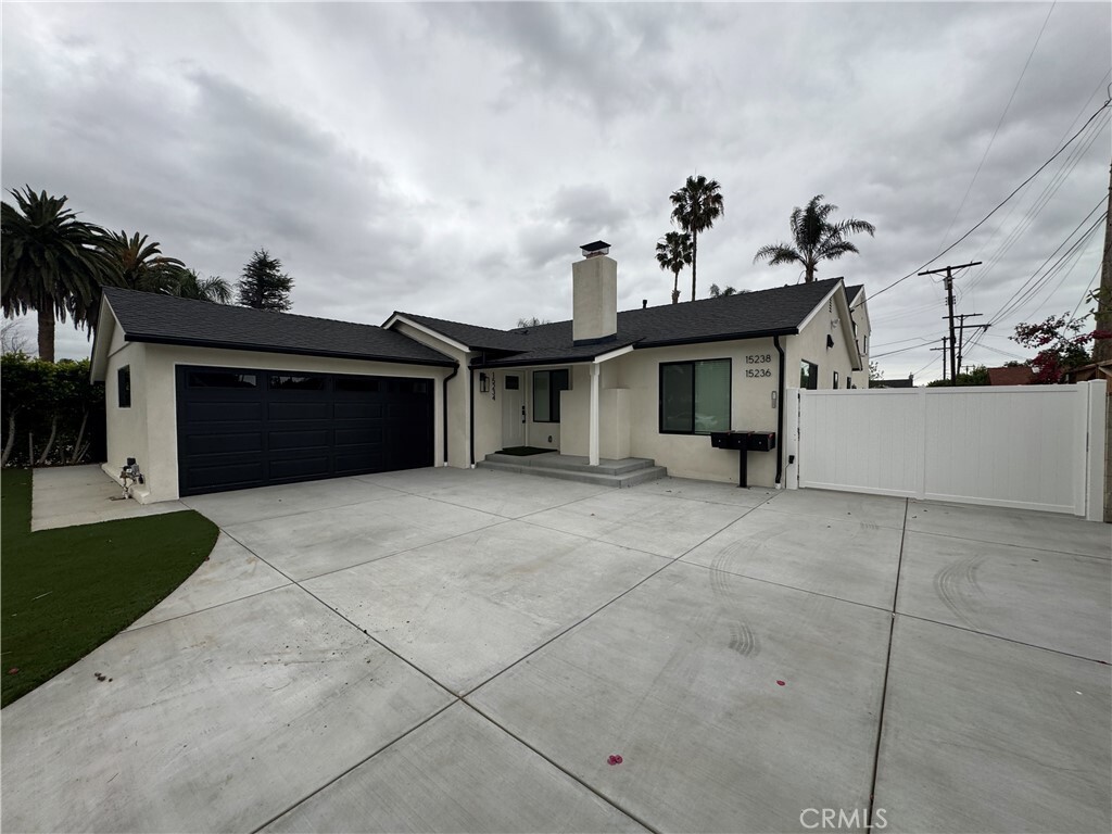 Foto principal - 15234 Kingsbury St