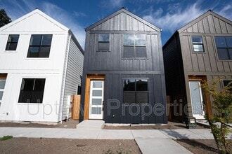Building Photo - 7762 SW Bonita Rd
