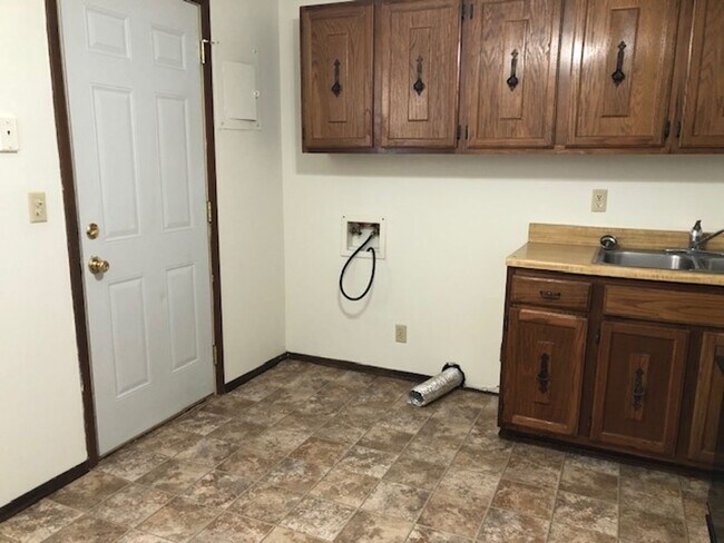 Foto del edificio - Two-Bedroom, One-Bath House
