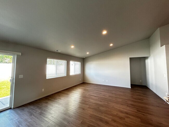 Building Photo - Luxury 4 Bed, 2 Bath Rancher in Spokane Va...