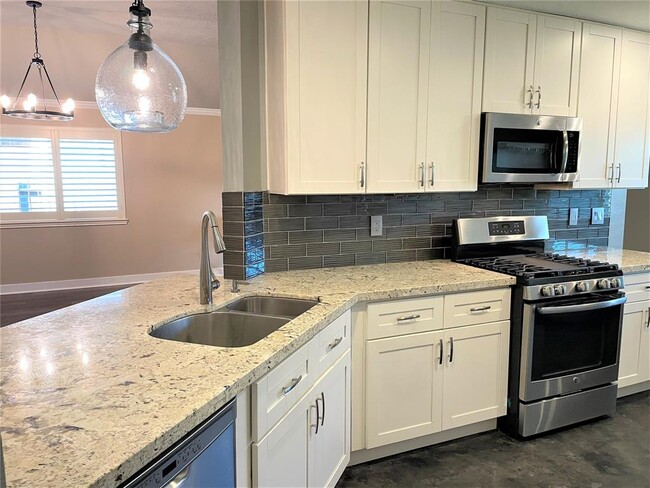 Building Photo - 15122 Red Cedar Cove Ln
