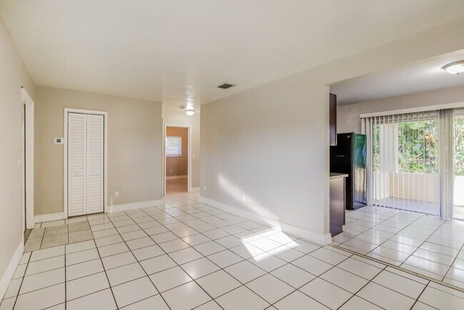 Foto del edificio - 6530 Miramar Pkwy
