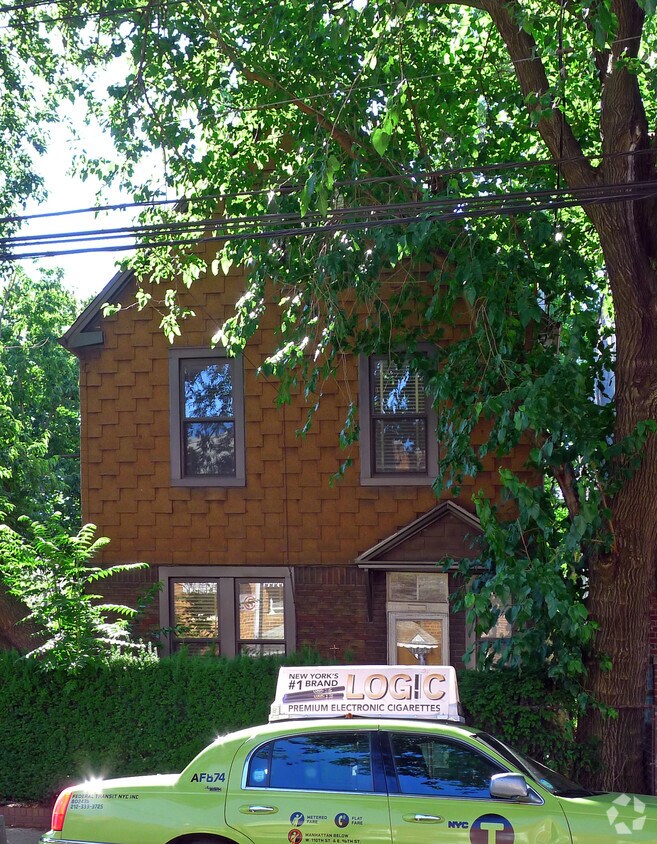 Building Photo - 2559 44th St