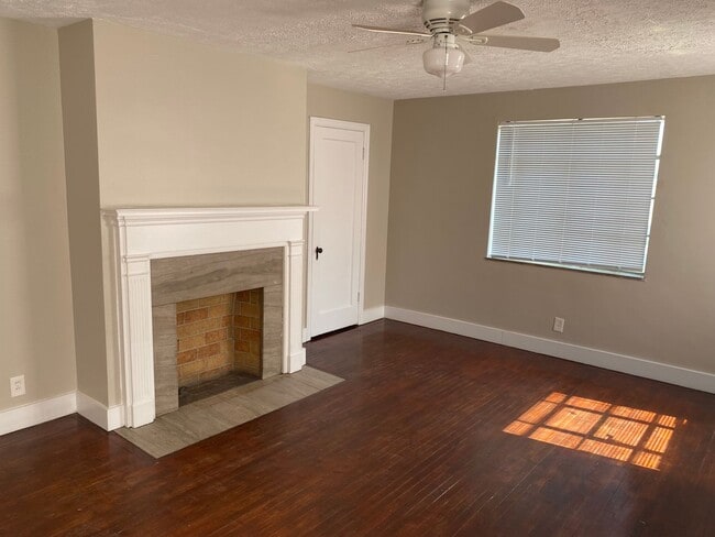 Foto del edificio - 1177-1177 1/2 Lilley Ave