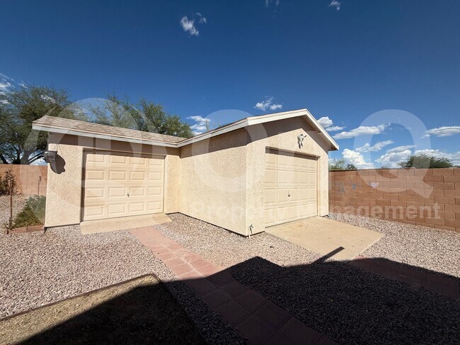 Building Photo - 9531 E Lochnay Ln