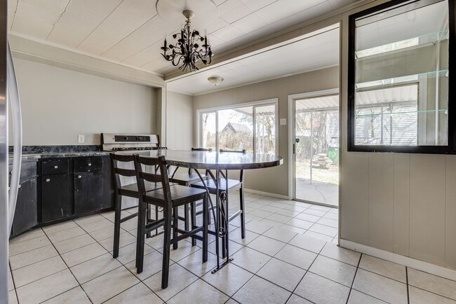 Available MAY 2026 - Beautiful, LARGE 4+ bedroom/2 bath GEM in South Side Slopes! - Available MAY 2026 - Beautiful, LARGE 4+ bedroom/2 bath GEM in South Side Slopes! House