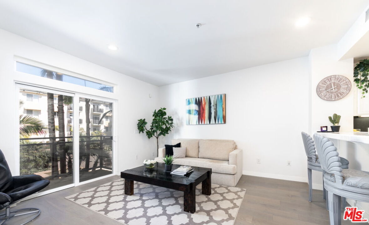 Foto principal - 13200 Pacific Promenade