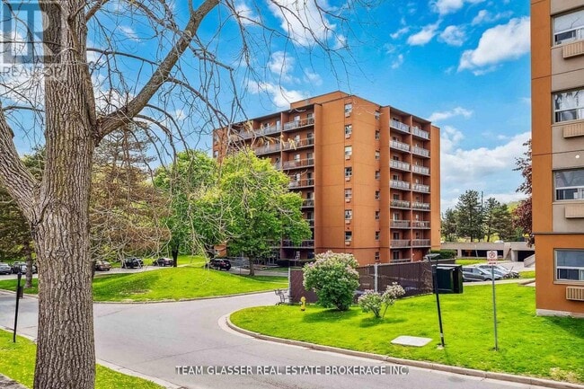 Photo du bâtiment - 1560 Adelaide St