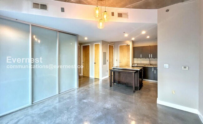 Foto del edificio - 600 12th Ave S