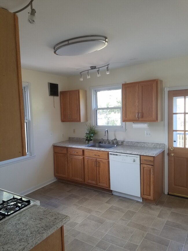 Newly Renovated Kitchen - 1322 Poplar Avenue