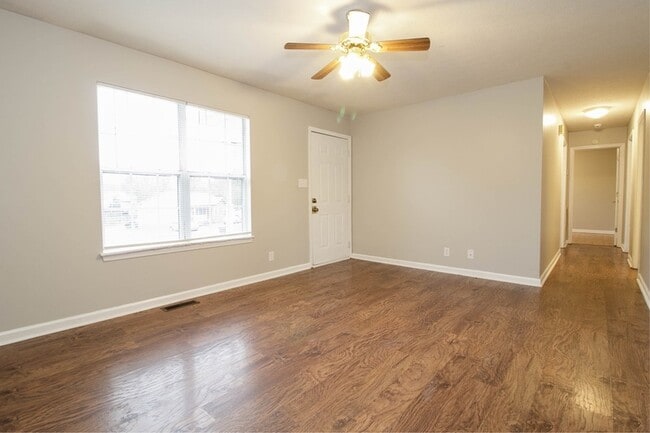 Building Photo - 632 Artic Ave