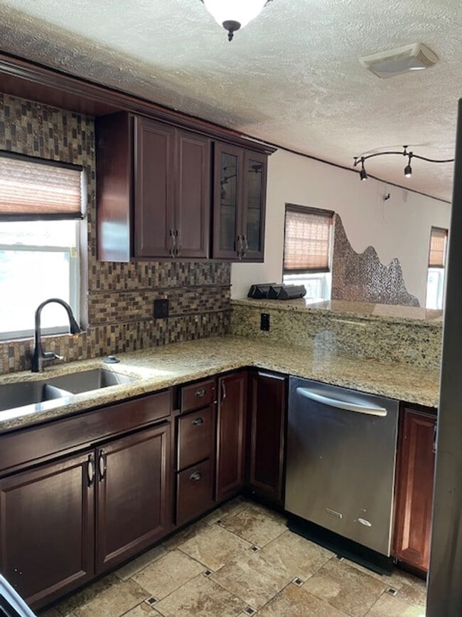 Foto del edificio - 2bd/1ba Bungalow Available Now!!