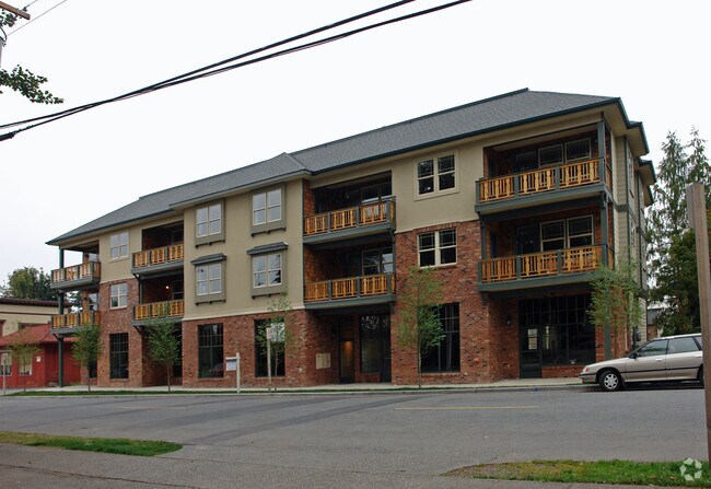 Building Photo - Patrick Plaza