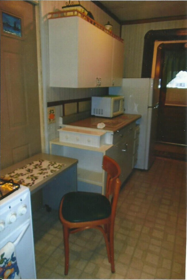 Galley Kitchen - 501 S Bloomington St