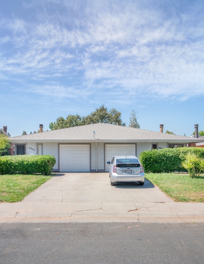 Building Photo - 10843-10845 Segovia Way