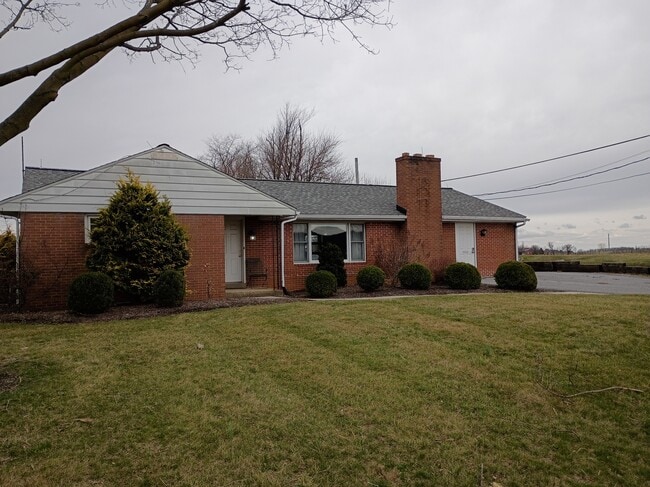 Foto del edificio - 445 Schaeffer Rd