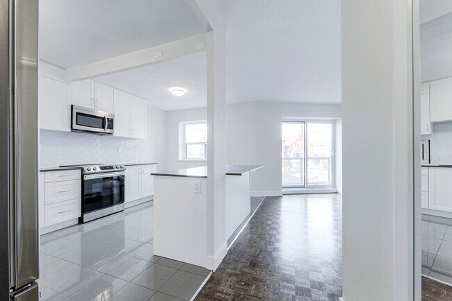 Photo du bâtiment - 245 Lakeshore Drive