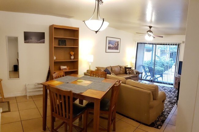 Restaurantes y LR - 3200 Litzler S Dr