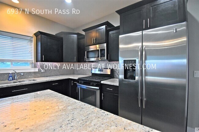 Building Photo - Luxurious 5 Bedroom Eagle Mountain Home! N...