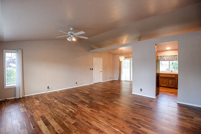 Building Photo - 2080 Bonnie Dr