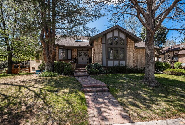 Foto del edificio - "Spacious 4-Bedroom Retreat with 3.5 Baths...