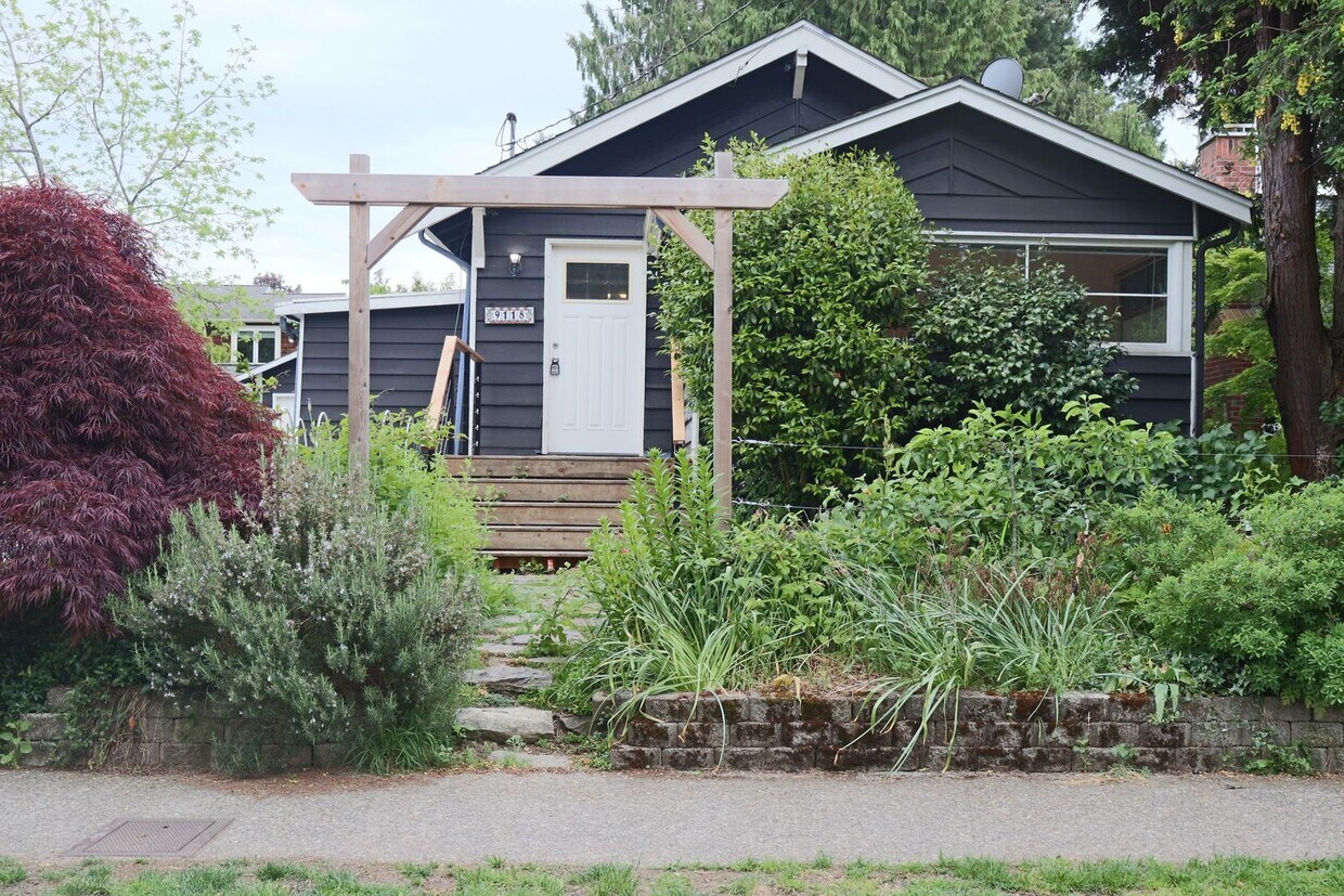 Primary Photo - Charming Seattle Home with Bonus Office/St...
