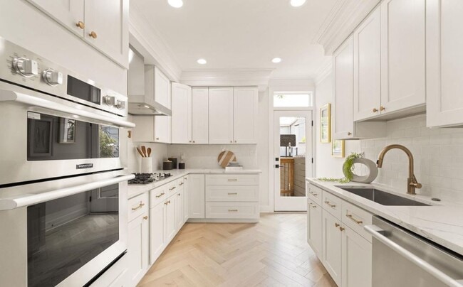Building Photo - 1905 4th St NW