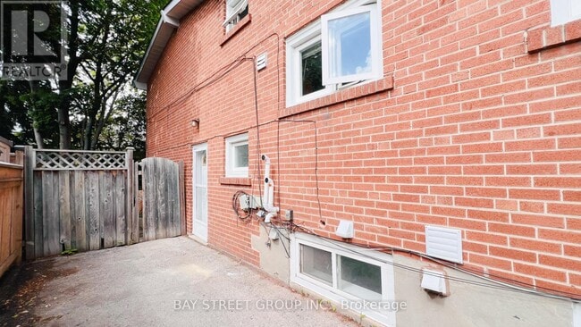 Building Photo - 147 Roywood Dr
