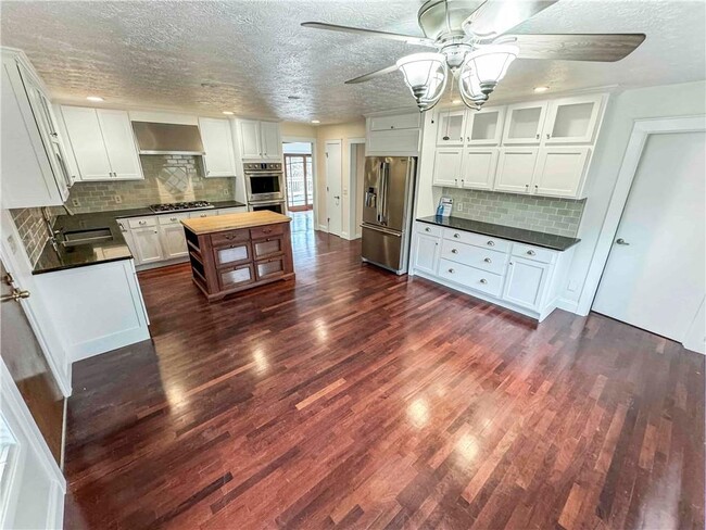 Building Photo - 4211 Fairgreen Dr NE