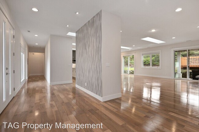 Building Photo - 5 br, 4.5 bath House - 8485 Hunts Point Lane
