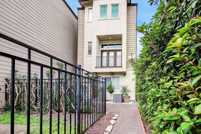Foto del edificio - 5424 Petty St