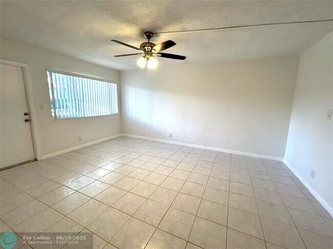 Foto del edificio - 2175 NE 56th St