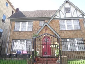 Building Photo - 401 W Clay St