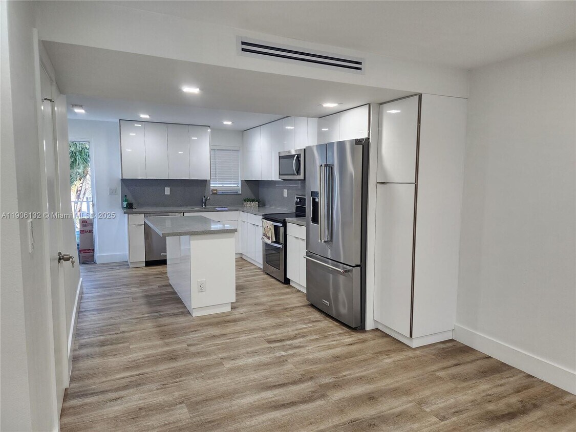 Foto principal - 2750 W 76th St