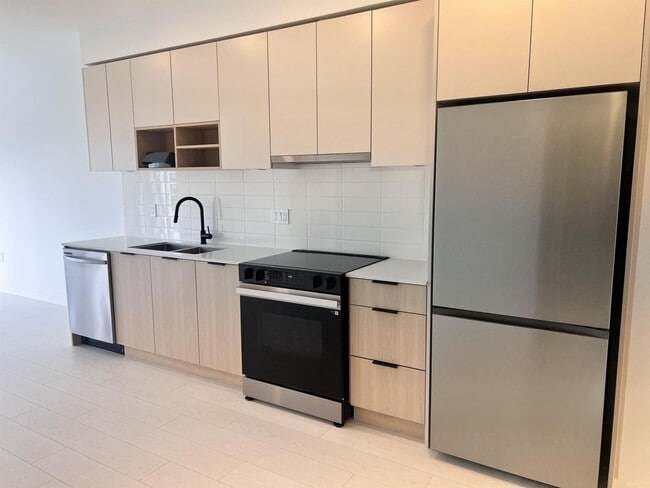 Building Photo - 10466-1138A 138a St