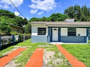Building Photo - 1371 NE 150th St