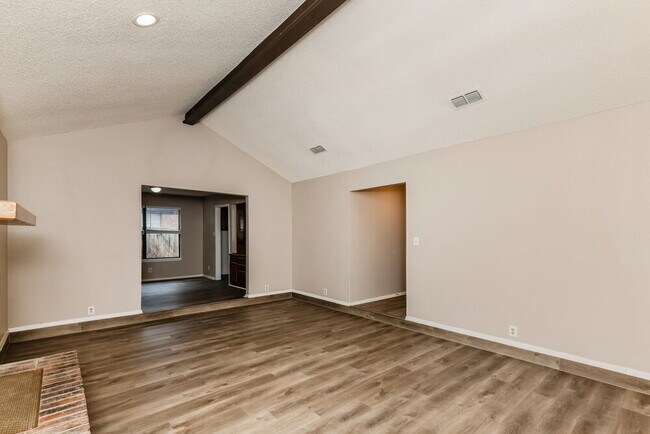 Foto del edificio - 3621 Willowbrook Dr