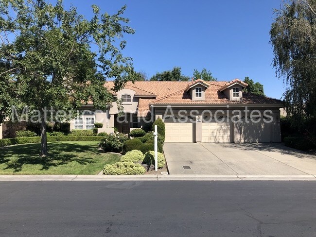 Building Photo - Beautiful Custom Brookside Home