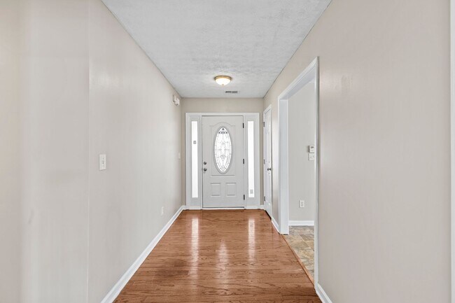 Foto del edificio - Coming Soon.....Gorgeous 3br 2bath home, beautiful front porch and spacious yard!!