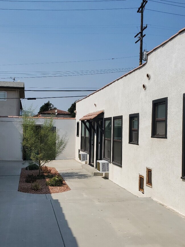 Building Photo - 815 Mariposa St